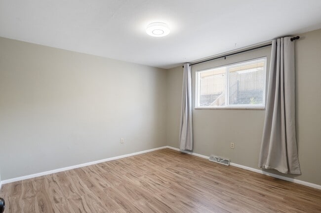 Building Photo - 405 S Kipling St
