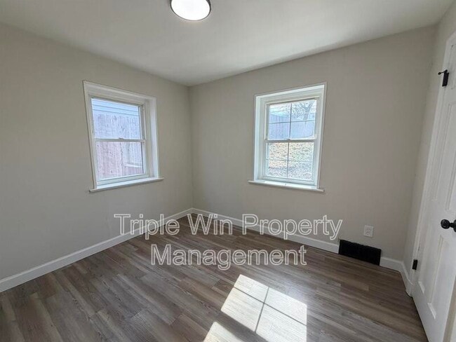 Building Photo - 8652 White Ave