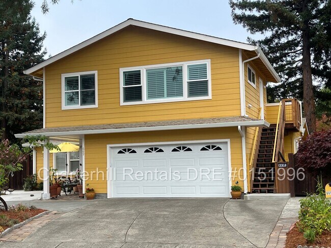 Building Photo - Granny unit- spacious, gorgeous - NWSR!