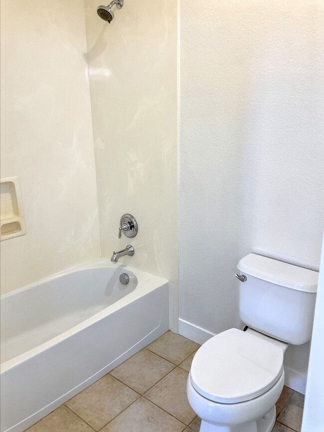 Building Photo - Stunning Newly Remodeled 4-Bed, 3-Bath Hom...