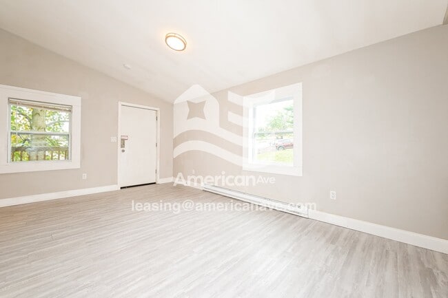 Building Photo - 800 Maple Ave
