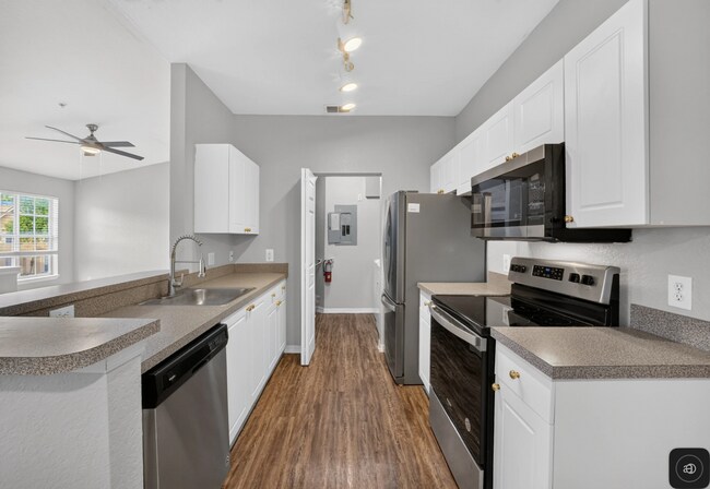Building Photo - 821 Grand Regency Pointe