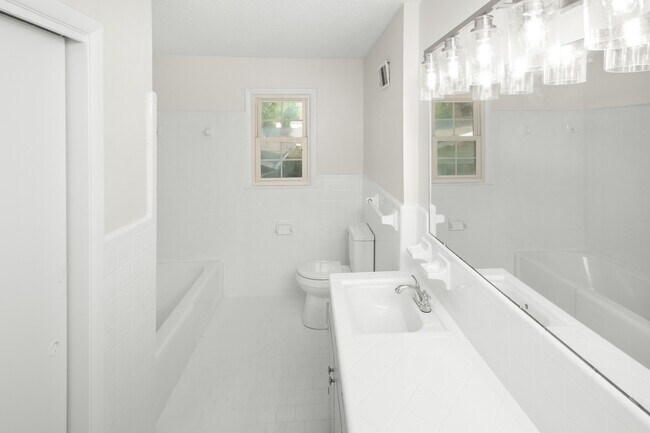 Building Photo - 1003 Coronado Ave SE