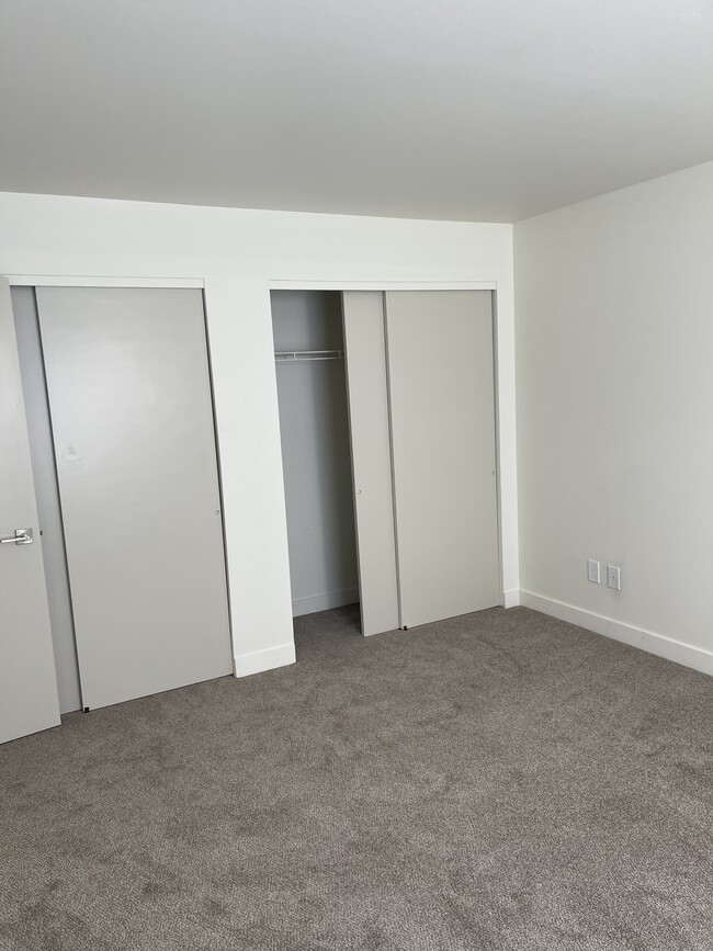 Building Photo - 3465 Lochwood Dr