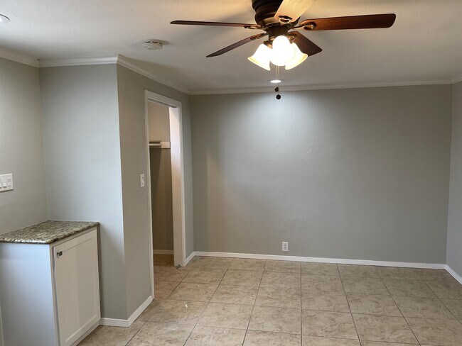 Building Photo - 2203 Mercedes Rd