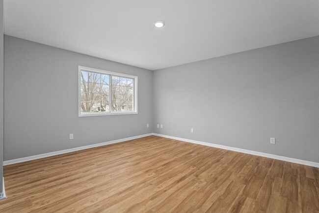 Building Photo - 1505 W 25th Ct