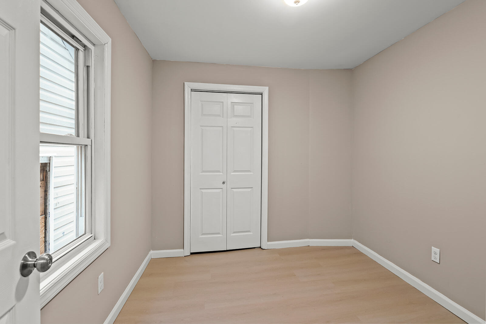 Building Photo - 113 E Main St