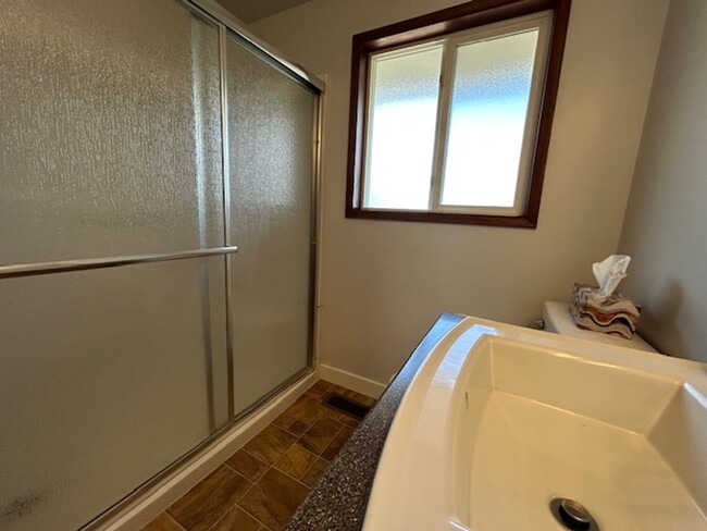 Building Photo - Molalla Country Home