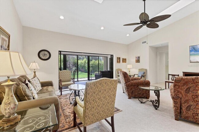 Building Photo - 3946 Wilshire Cir E