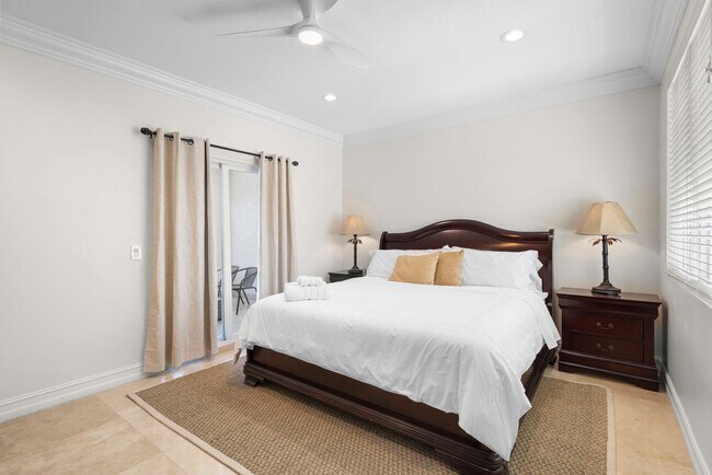 Building Photo - 514 N Birch Rd