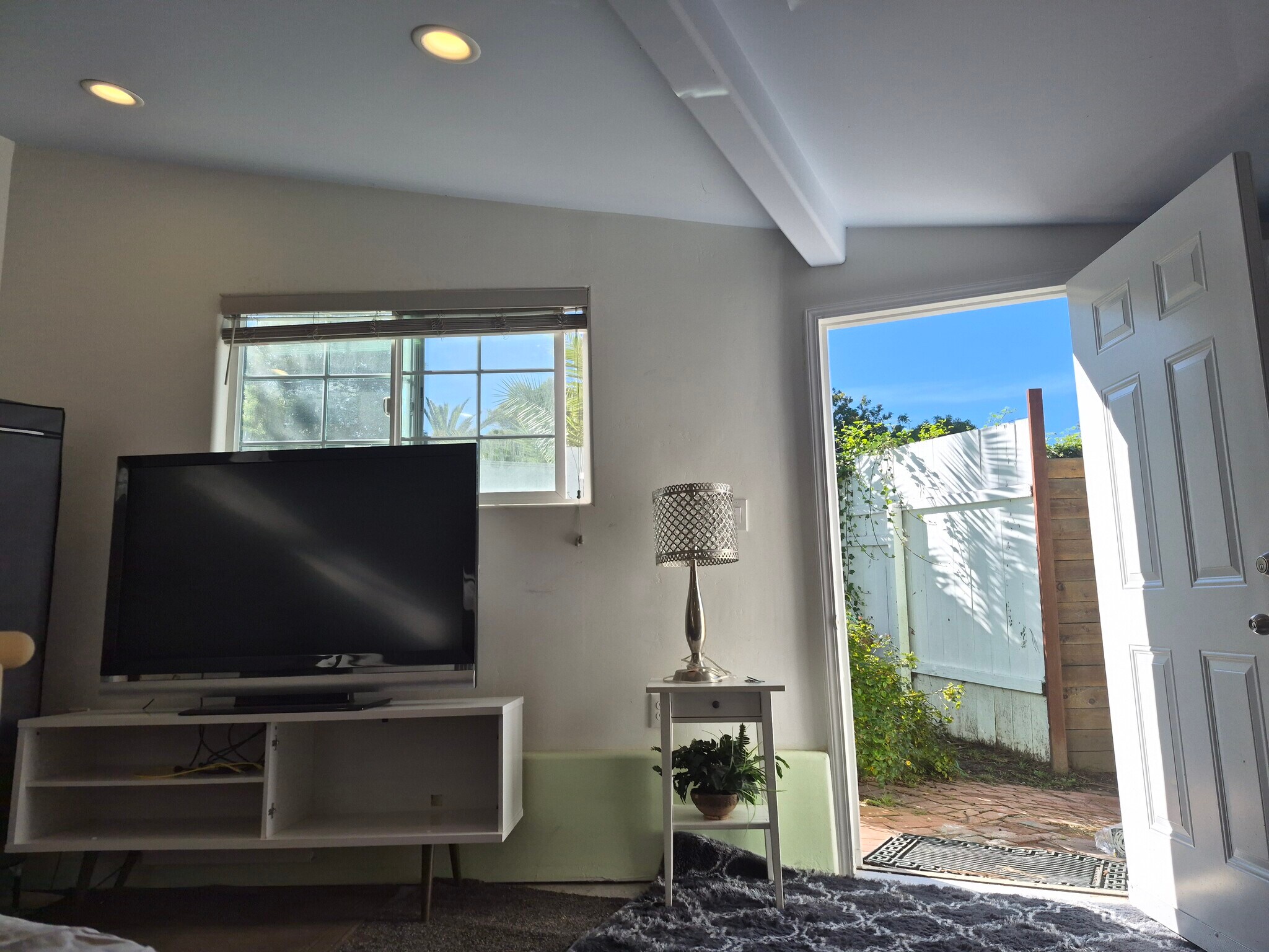 Building Photo - 2141 Torrey Pines Rd