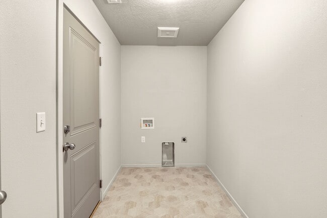 Building Photo - Newer 3 Bedroom, 2 Bath Airway Heights Ran...