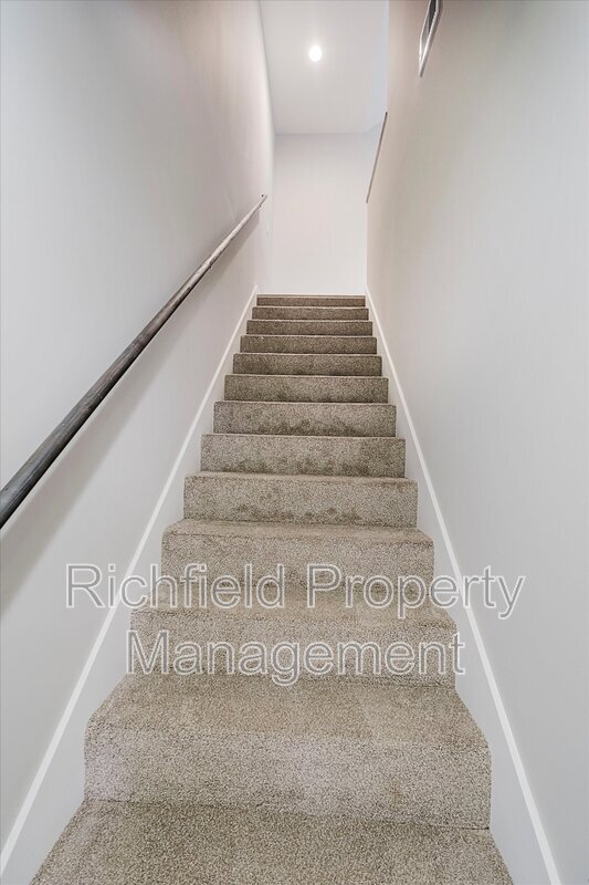 Building Photo - 821 Orange St
