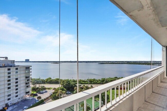 Building Photo - 5510 N Ocean Dr