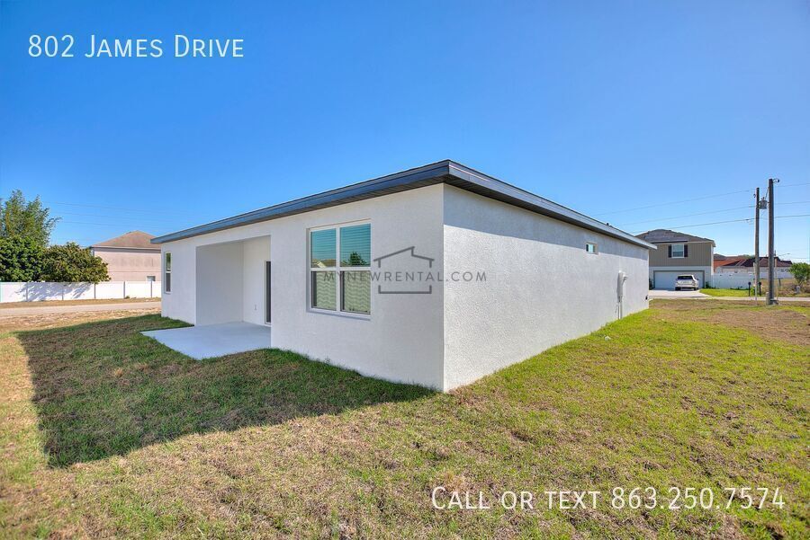 Building Photo - 802 James Dr