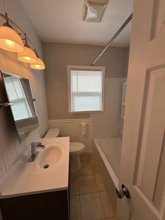 Building Photo - Three Bedroom, Two Bathroom Home! One car garage!