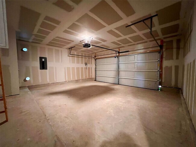 Building Photo - 420 Lancebill Dr