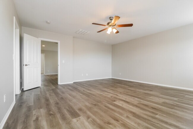 Building Photo - 18442 W Dawn Dr