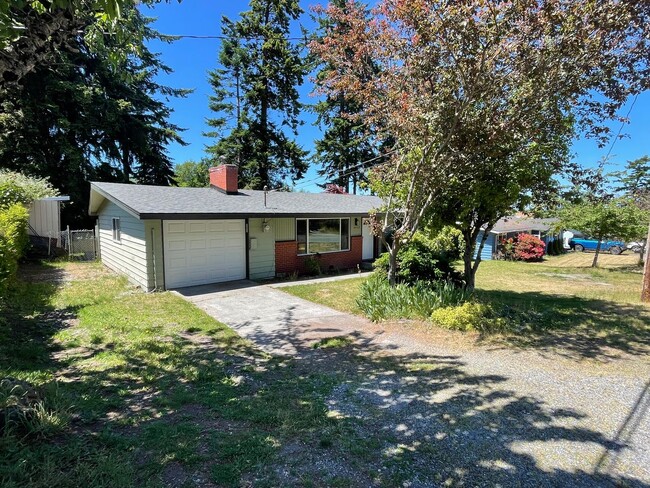 Primary Photo - Pet Friendly 3 Bedroom with Spacious Yard!