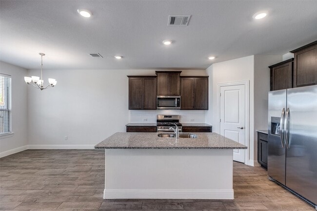 Building Photo - 10909 Los Alamos Dr