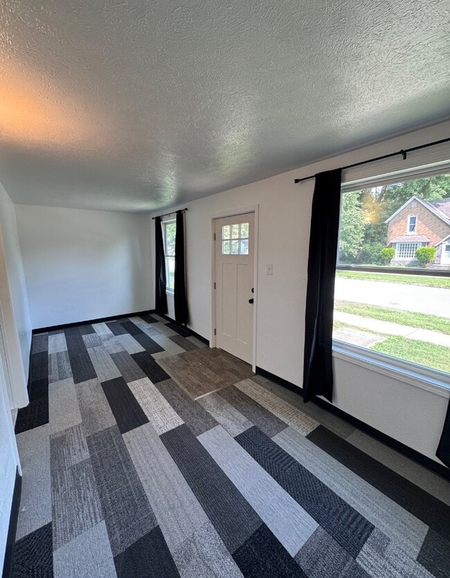 Building Photo - 601 W Wolf Ave
