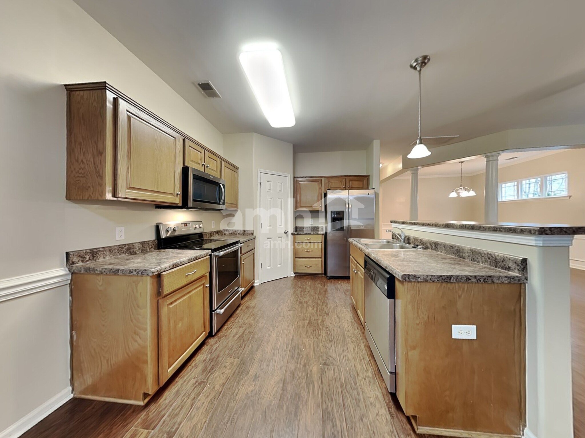 Building Photo - 75 Summer Hill Way