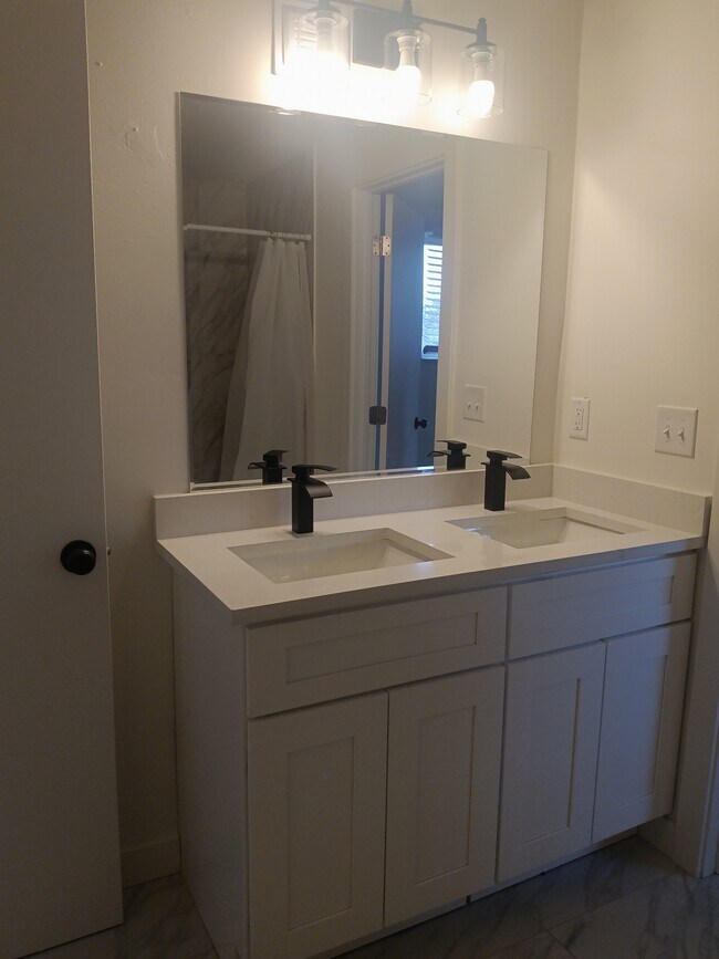 Building Photo - 6245 Margray Dr