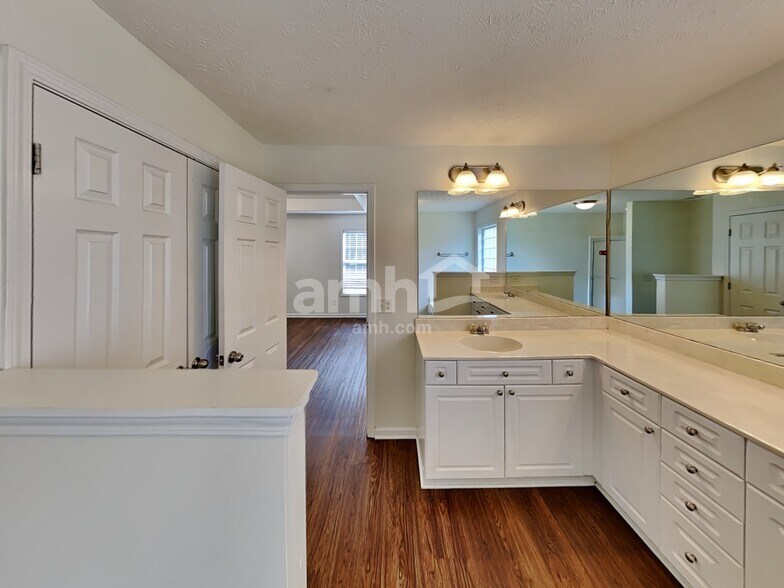 Building Photo - 441 Remington Ave