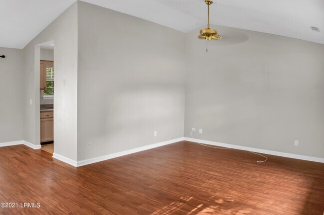 Building Photo - 25 Robin Way