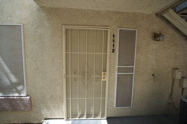 Building Photo - SHOWINGS AVAILABLE NOW
