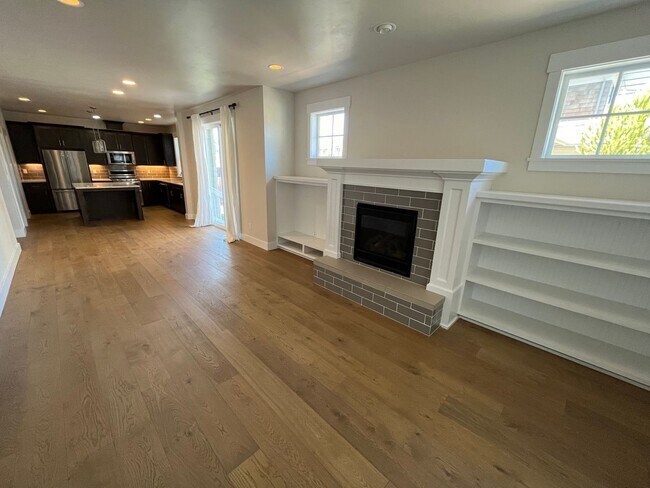Building Photo - Beautiful 3 Bed/2.5 Bath Home in NW Bend - Fields Street