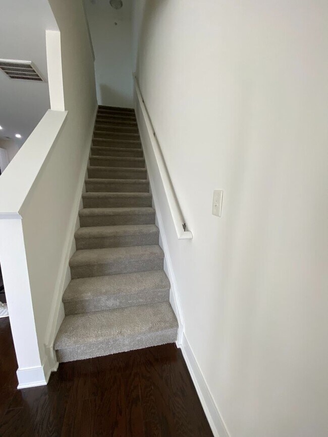 Building Photo - Room in 3 Bedroom Townhome at Seigle Point Dr