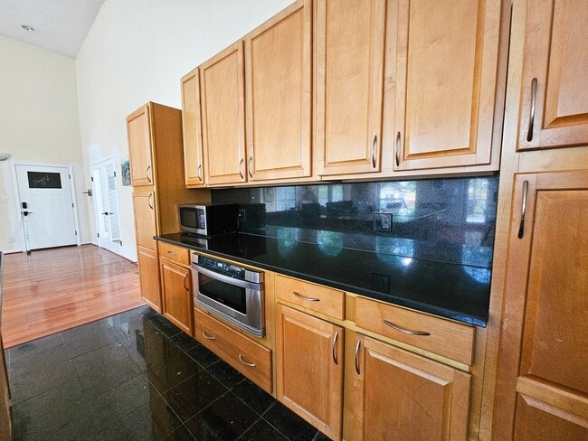 Building Photo - SPACIOUS LUXURY HOME WITH IN-LAW SUITE! [F...