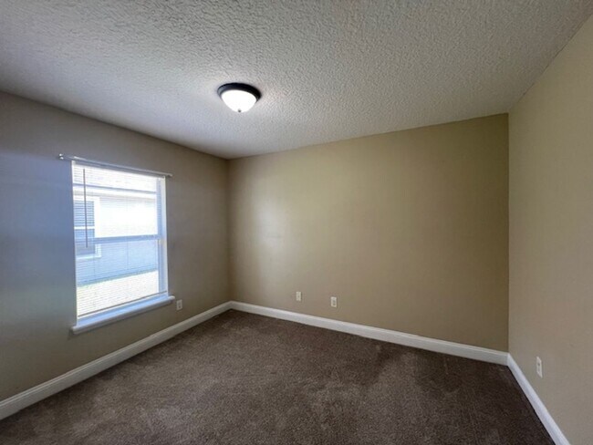 Building Photo - Oakleaf Home For Rent