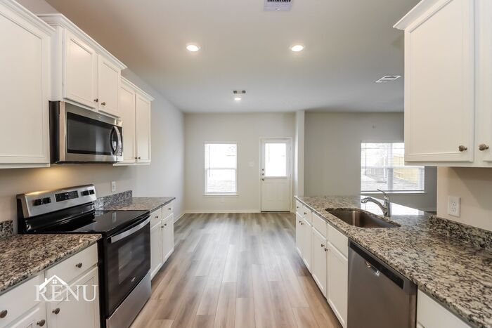 Building Photo - 10445 Sweetwater Creek Dr