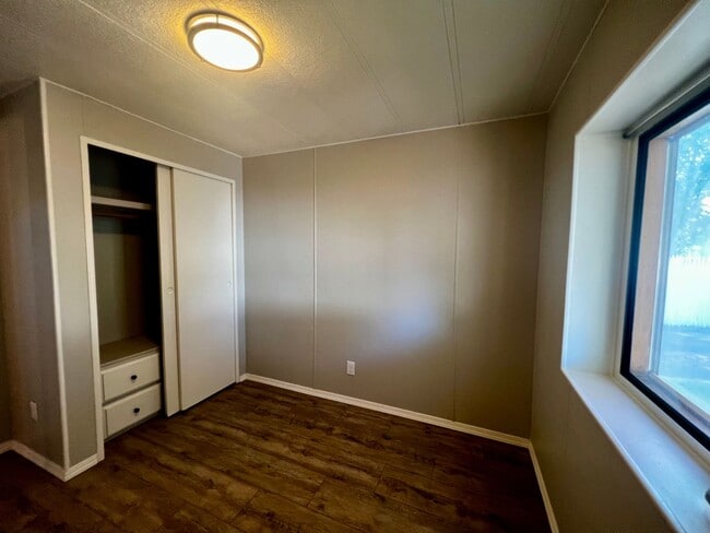 Building Photo - Newly Remodeled 3-Bedroom on Fully-Fenced Lot