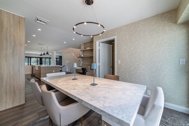 Building Photo - 2451 Presidential Way