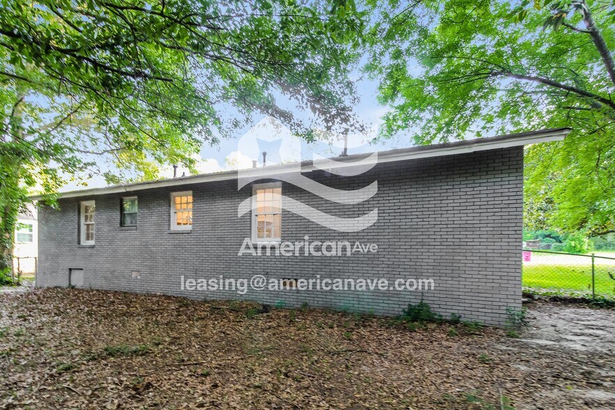 Building Photo - 2570 Greenleaf Dr