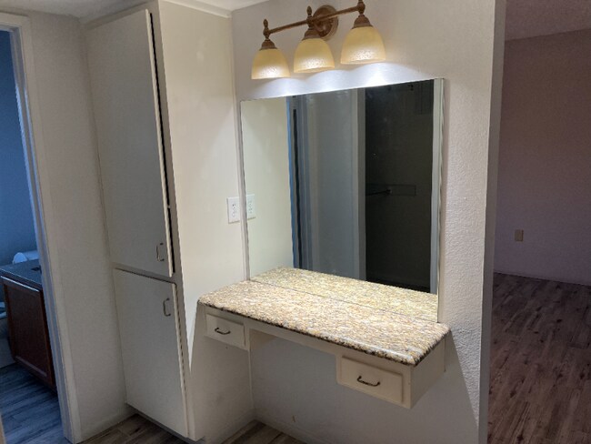 Building Photo - 10415 W Cameo Dr