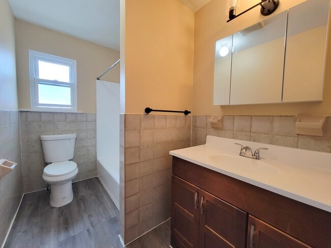 Full Bath - 61 Cherry St