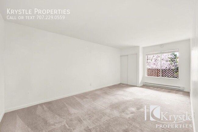 Building Photo - Beautiful apartment in gated community