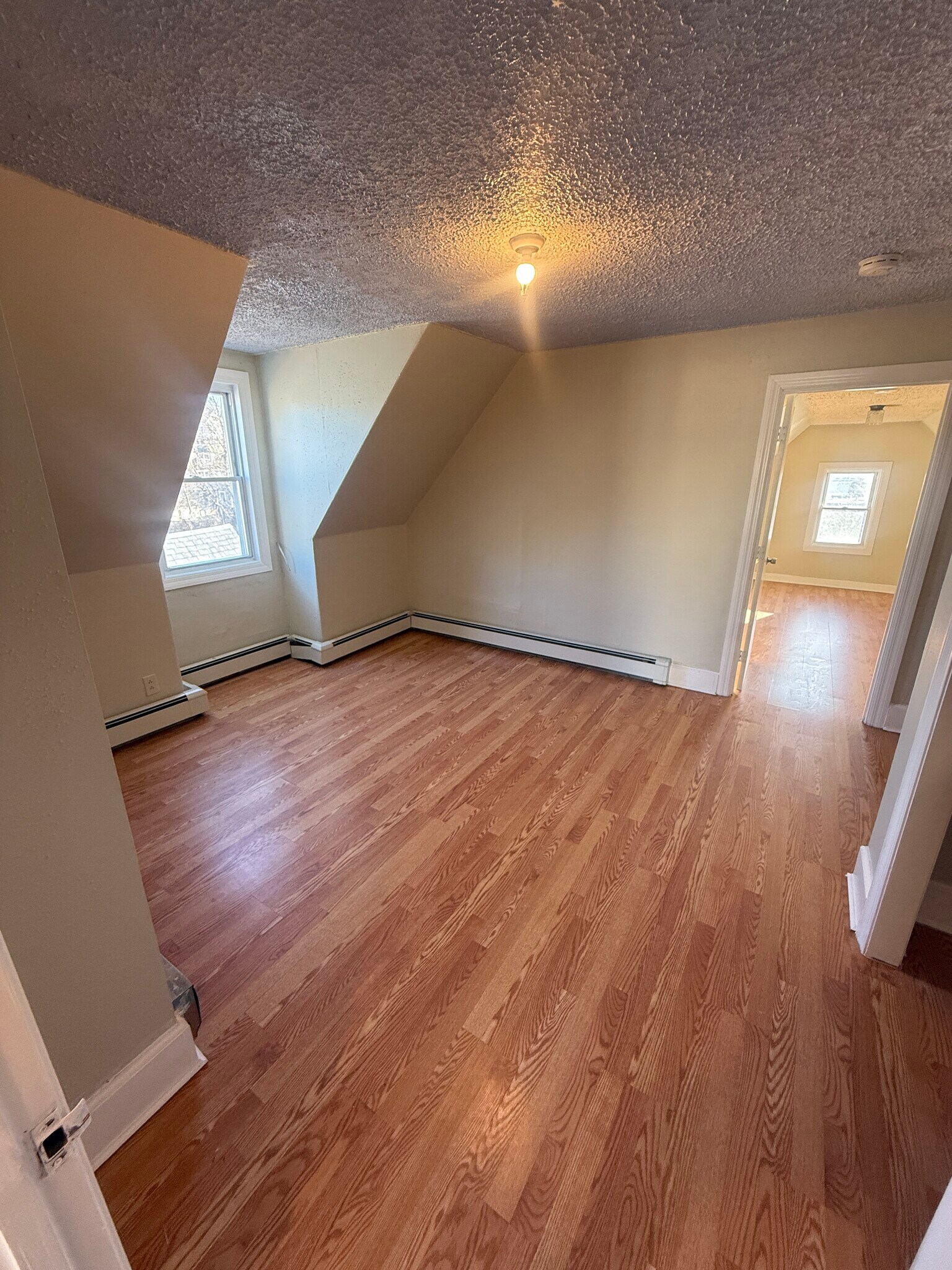 Building Photo - 569 Main St