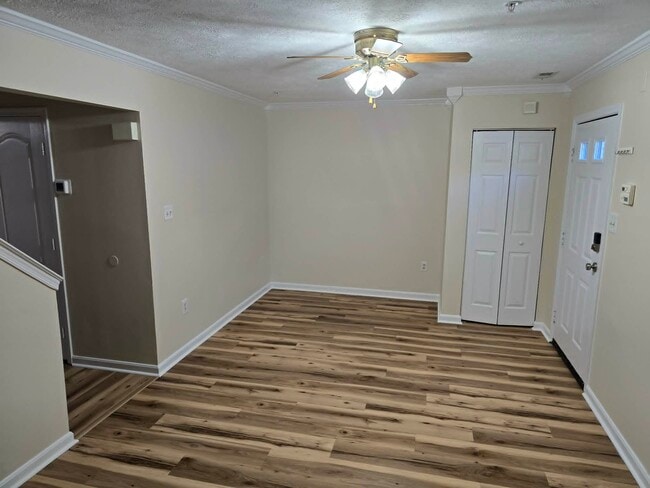 Building Photo - 45275 Elkton Ln