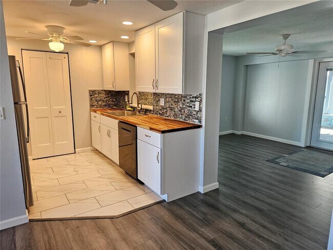 Building Photo - 8229 Cypress Rd