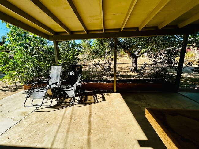 Building Photo - Spacious 2 bd, 2 ba with attached finished garage