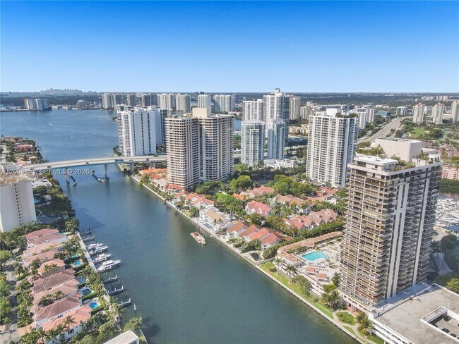 Building Photo - 19667 Turnberry Way