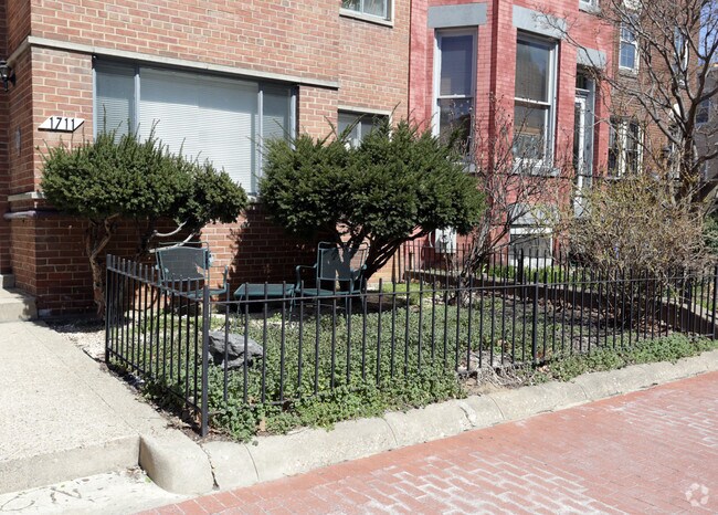 Front Lawn - 1711 T St NW