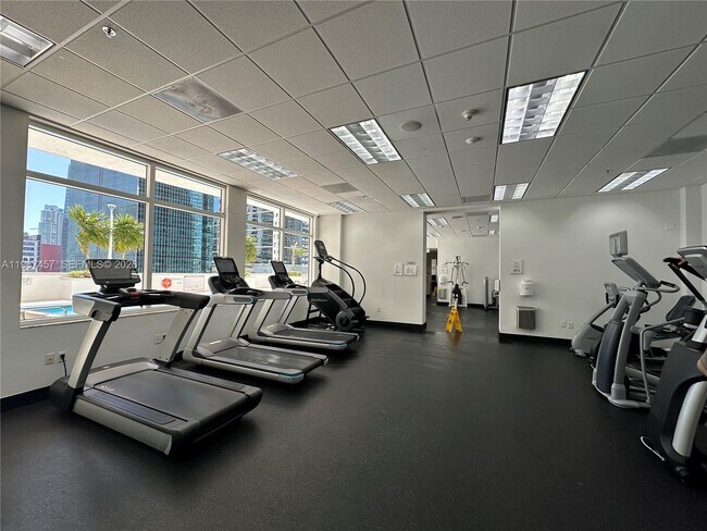 Building Photo - 1200 Brickell Bay Dr