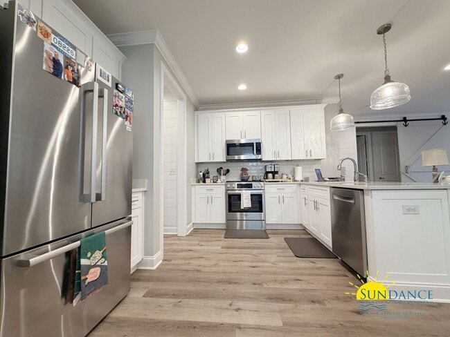 Building Photo - Charming 3BR Home with really great neighborhood perks!