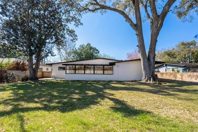 Building Photo - 418 Gilbert Rd